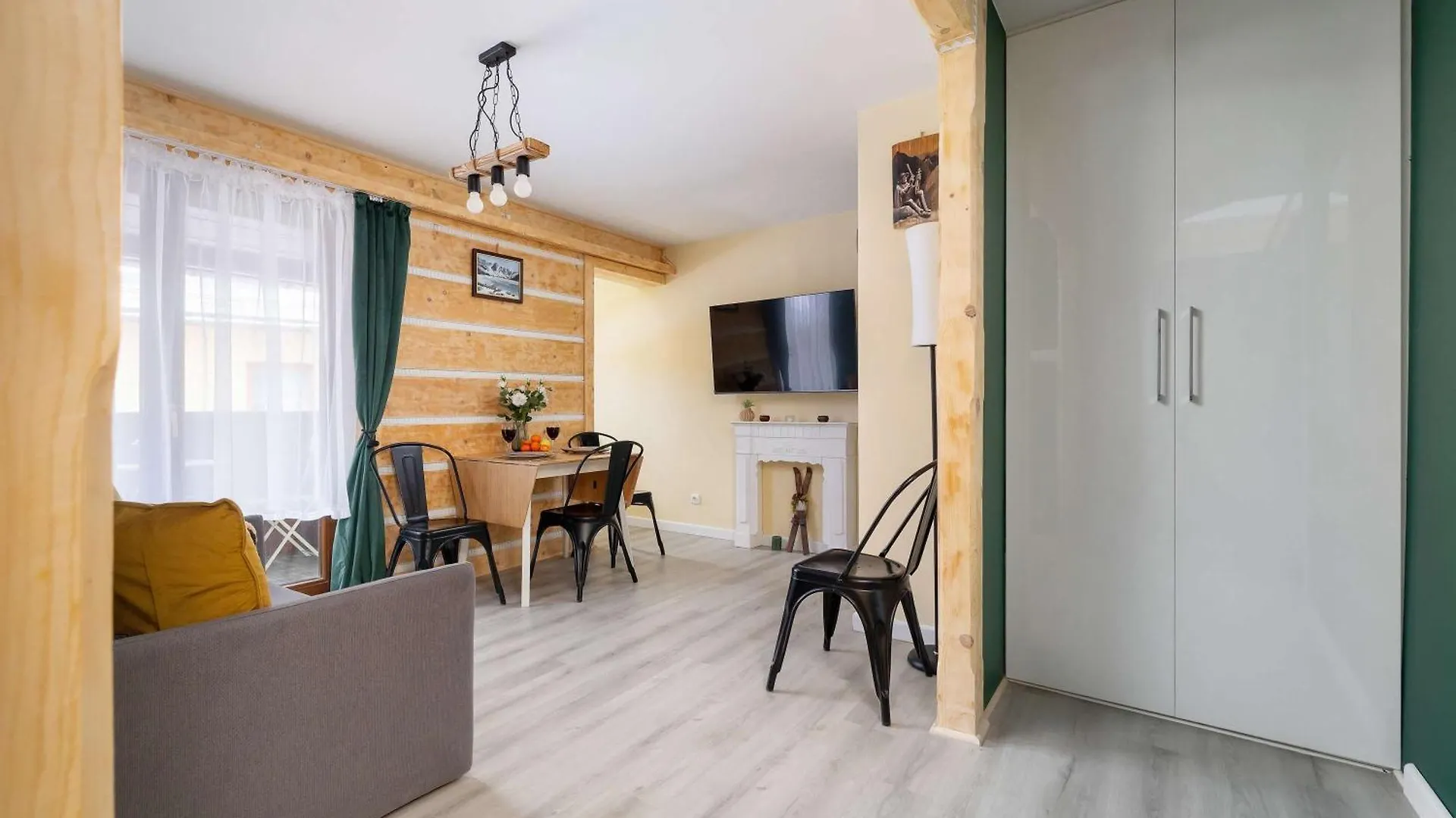 Apartment With Parking Close To The Krupowki By Noclegi Renters Zakopane Polen